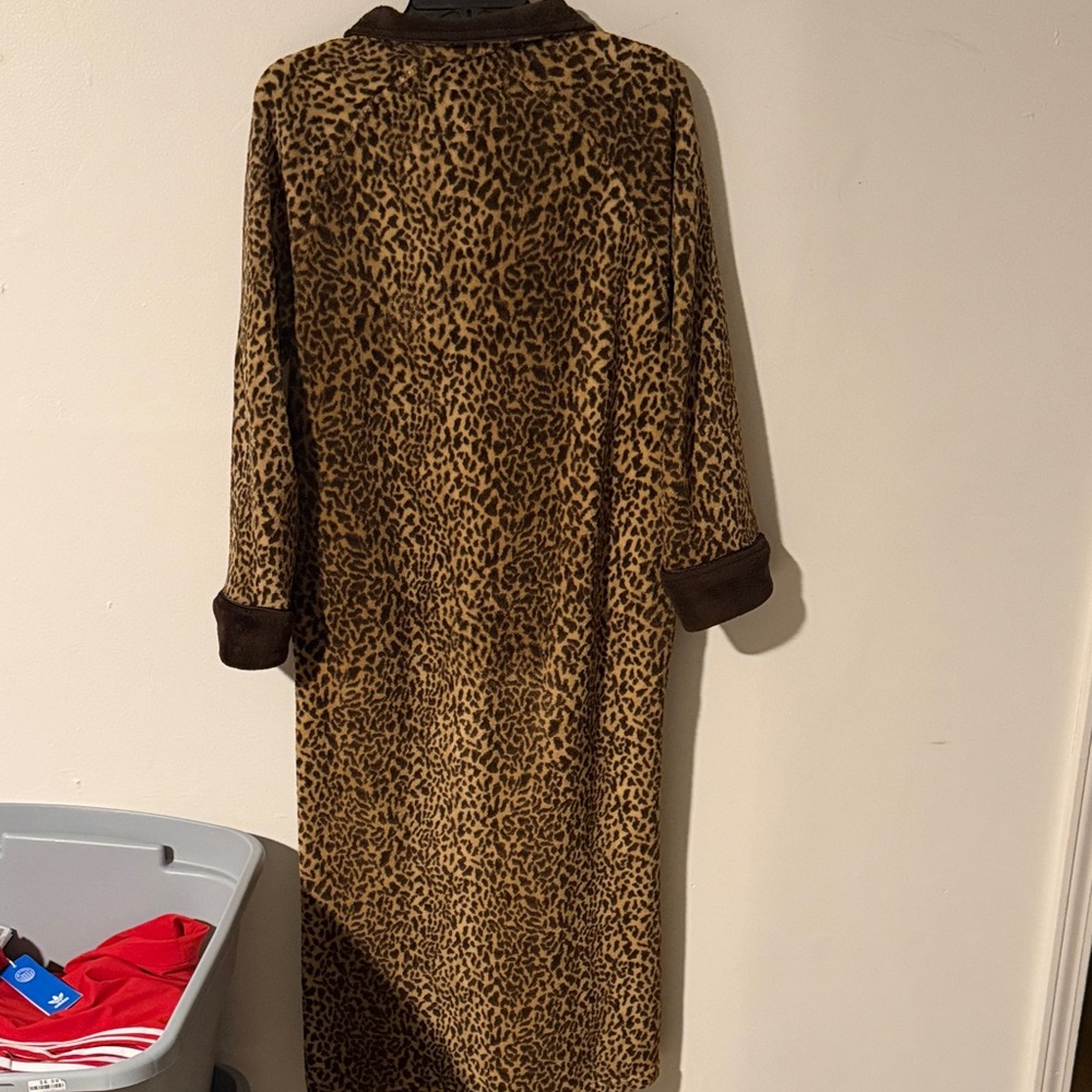 Stan Herman Leopard Print Robe - Picture 5 of 5